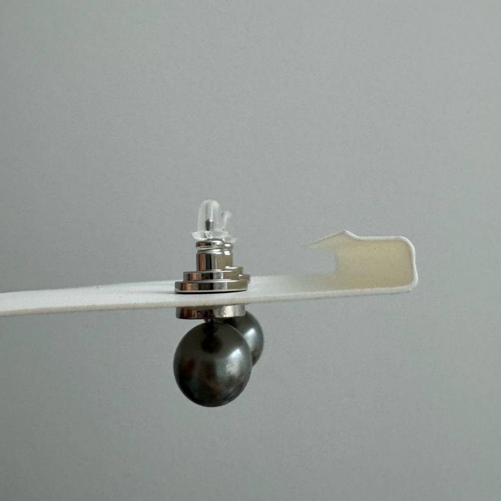 NEW Tory Burch Silver and Gray Pearl Drop Earrings - Picture 5 of 7